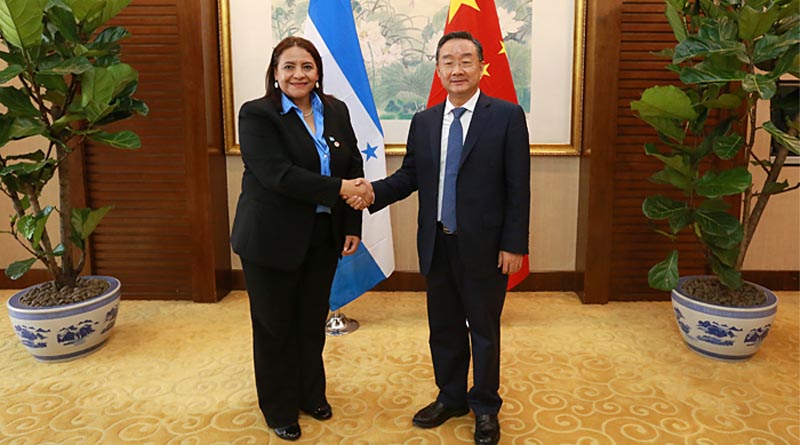 Minister Tang Renjian Meets with Honduran Counterpart