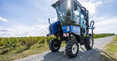 More comfort, capacity, power and productivity: the new BRAUD compact grape harvesters from New Holland
