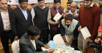 Union Fertilizers Minister Dr Mansukh Mandaviya signs copies of his book "Fertilising The Future” at World Book Fair