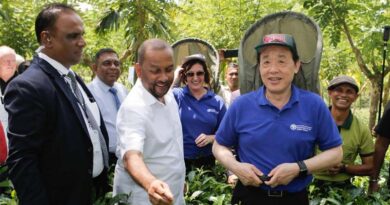 Director-General visits major tea producing factory and Rubber Research Institute of Sri Lanka