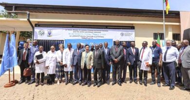 In Cameroon, Director-General meets technical and financial partners, the scientific community and visits the National Veterinary Laboratory